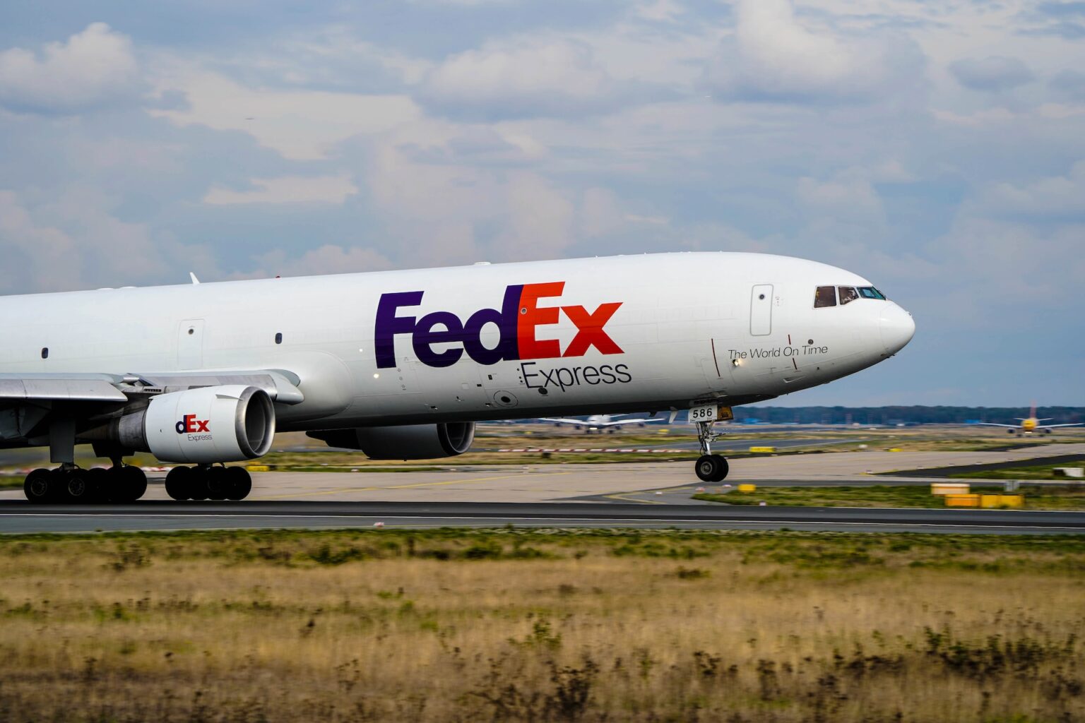 Can You Ship A USPS Box Through FedEx?(+How To Do It) - PostageGuru ...
