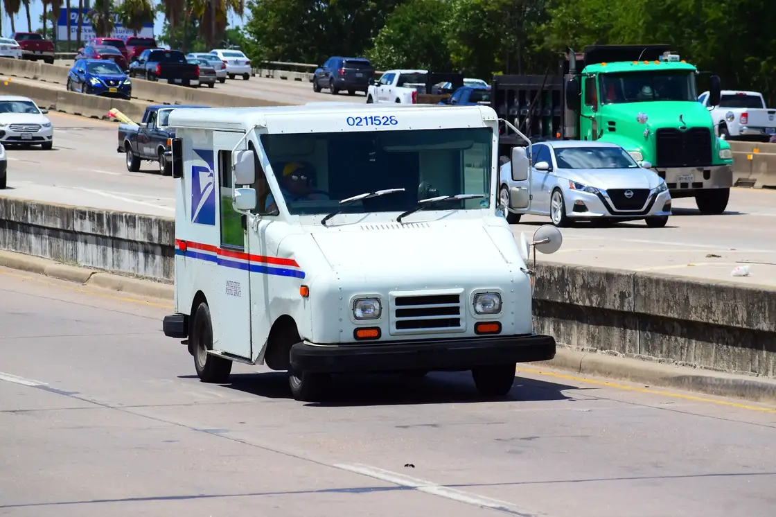 departed shipping partner facility usps awaiting item