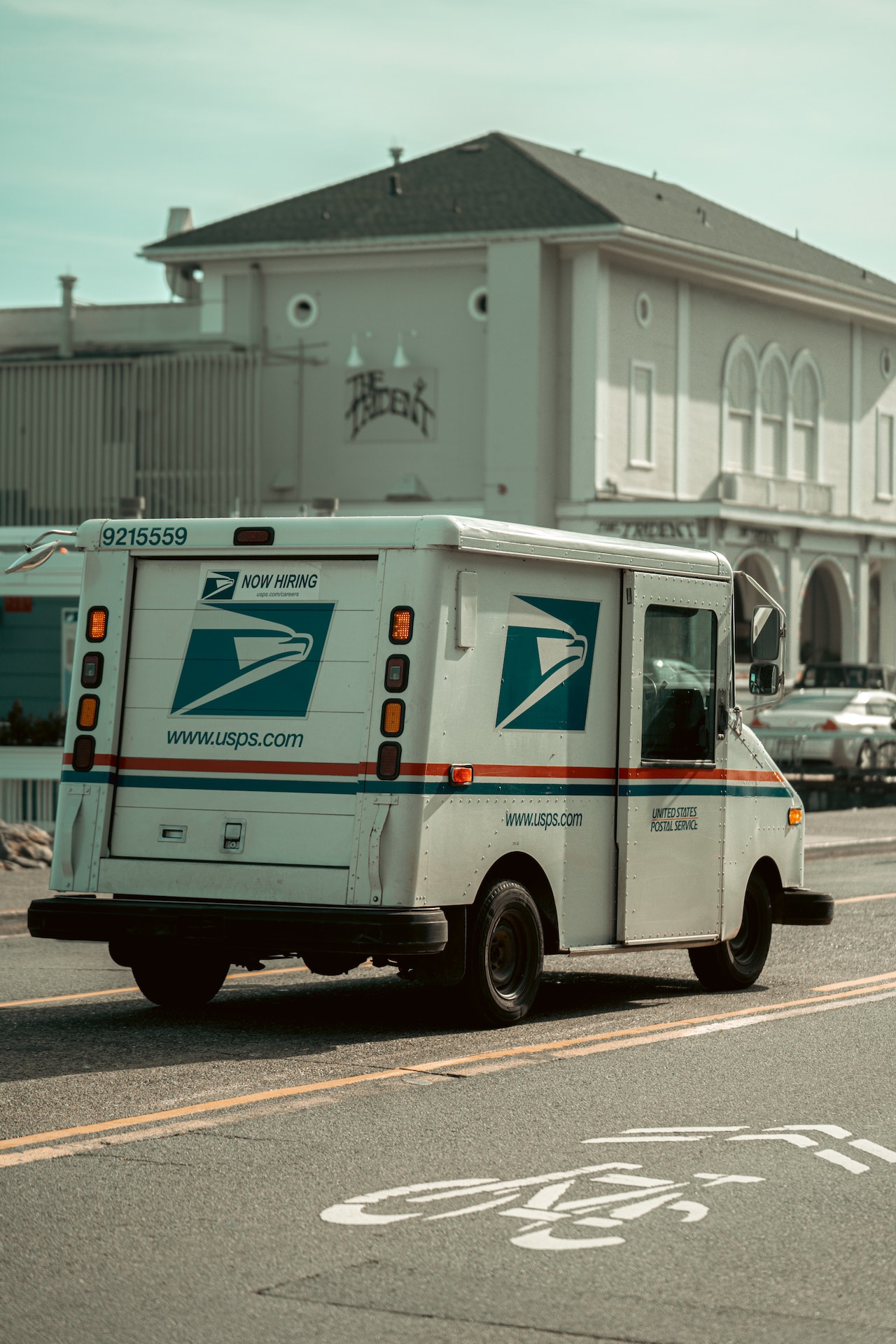 usps truck delivered to agent for final delivery